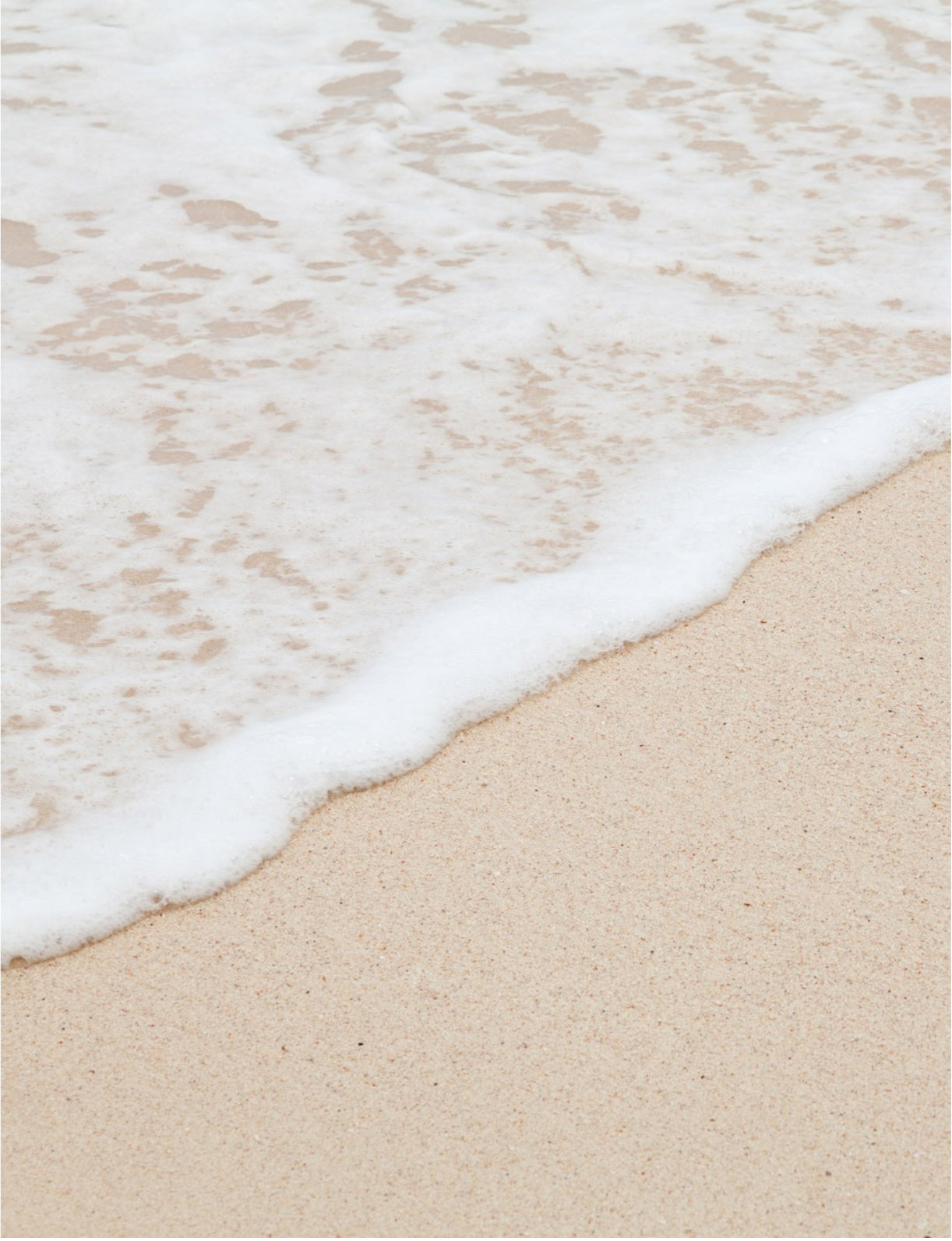 Serene sea landscape, reflecting En Talons' commitment to environmental responsibility and sustainable design.